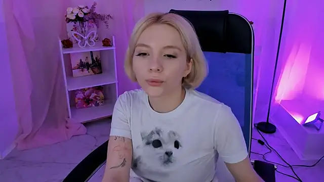 AuroraWrenfield online show from October 28, 4:38 am