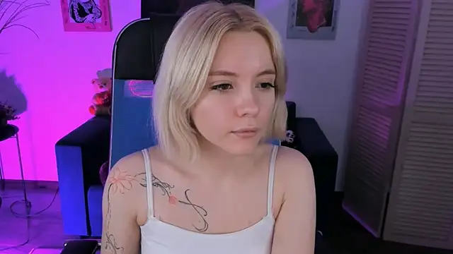 AuroraWrenfield online show from December 22, 3:25 am