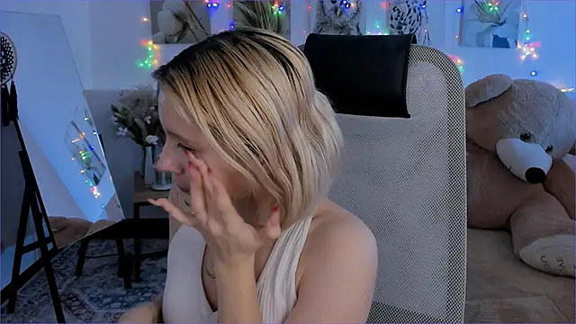 AuroraWrenfield online show from February 6, 4:28 am