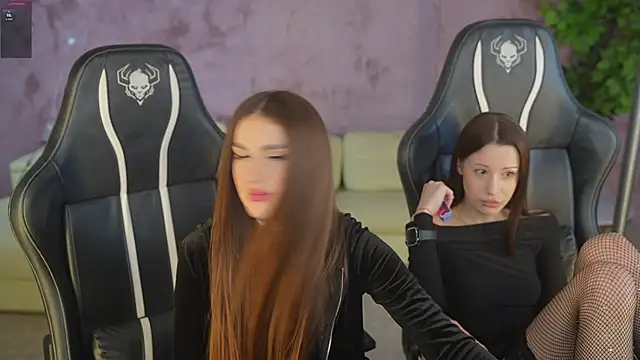 Snapshot of Goldie_Flame chatting on November 6, 11:26 pm Goldie Flame online show from November 6, 11:26 pm