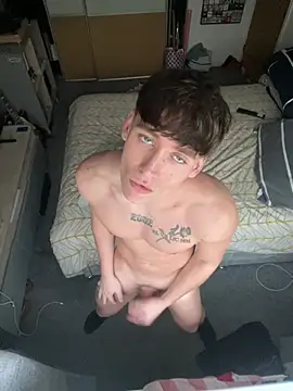 Snapshot of naughtyboy0124 chatting on February 15, 4:47 pm naughtyboy0124 online show from February 15, 4:47 pm