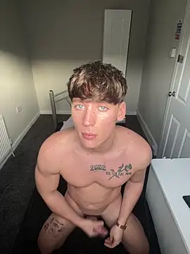 Snapshot of naughtyboy0124 chatting on March 5, 4:25 pm naughtyboy0124 online show from March 5, 4:25 pm