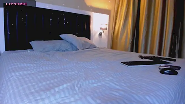 marrenaa online show from December 19, 6:20 am