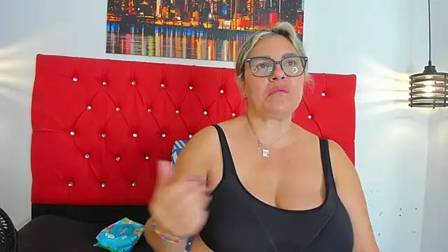 carolinacrus01 online show from November 8, 7:12 pm