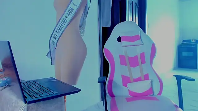 ISA BELLA VZL online show from April 15, 6:59 pm