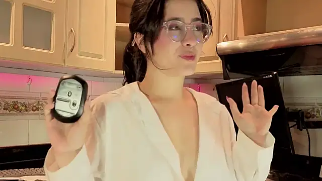 LiLLiAnderson online show from December 18, 11:49 am