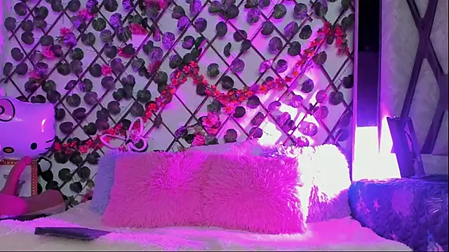 isabel jaames online show from April 4, 4:37 pm