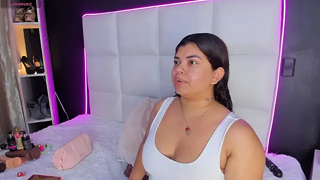 Snapshot of Gigi_duran chatting on April 27, 12:47 pm Gigi duran online show from April 27, 12:47 pm