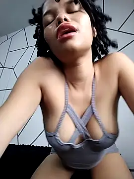 ChloeRaviss online show from November 3, 7:59 pm