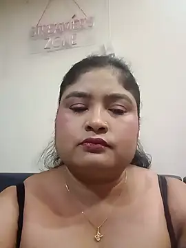 Snapshot of hornyriyanka chatting on July 4, 2:40 am hornyriyanka online show from July 4, 2:40 am