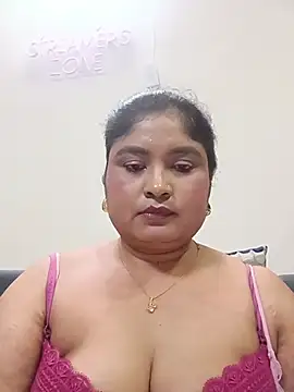 Snapshot of hornyriyanka chatting on July 14, 10:21 am hornyriyanka online show from July 14, 10:21 am