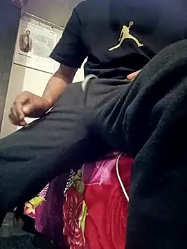 Snapshot of zebba12 chatting on November 2, 5:21 am zebba12 online show from November 2, 5:21 am