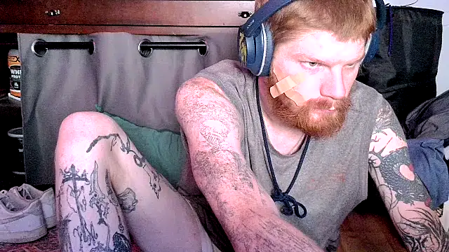 Snapshot of Magnetic127 chatting on November 11, 8:20 pm Magnetic127 online show from November 11, 8:20 pm