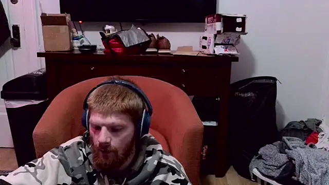 Snapshot of Magnetic127 chatting on November 20, 6:24 am Magnetic127 online show from November 20, 6:24 am