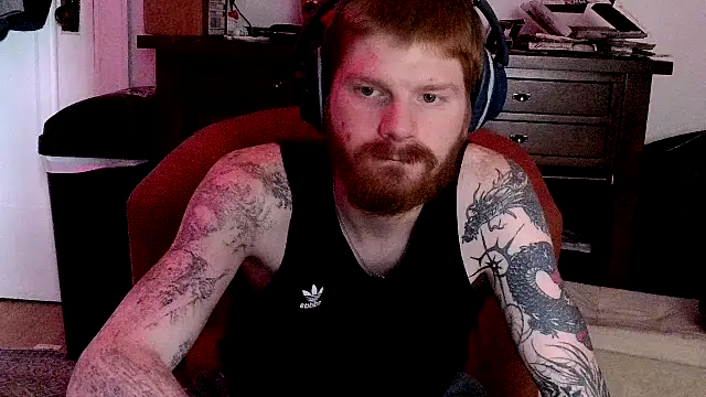 Snapshot of Magnetic127 chatting on November 24, 5:45 pm Magnetic127 online show from November 24, 5:45 pm