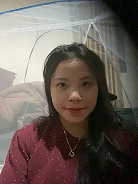 Snapshot of Bella_7777 chatting on September 17, 5:14 pm Bella 7777 online show from September 17, 5:14 pm