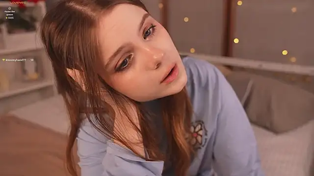 Snapshot of Lu__Lane chatting on December 17, 9:37 am Lu Lane online show from December 17, 9:37 am