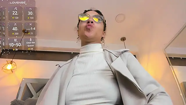 Hanna Cornee  online show from January 10, 1:13 pm