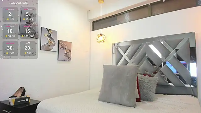 Hanna Cornee  online show from January 13, 11:59 am