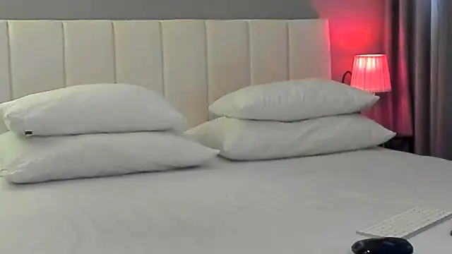 simonacavali online show from April 20, 1:47 pm