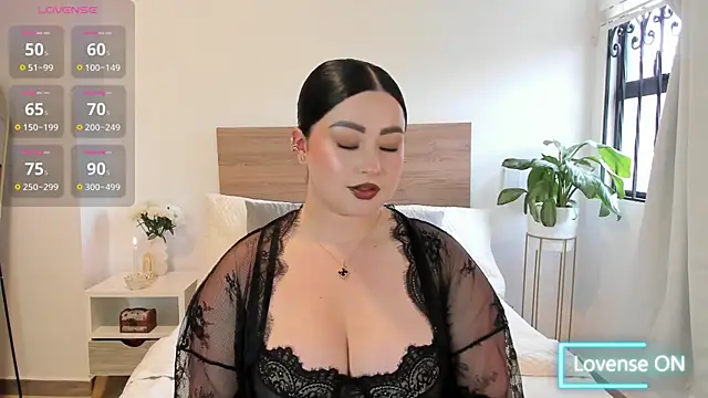 Snapshot of Lea_Joness chatting on August 3, 9:51 pm Lea Joness online show from August 3, 9:51 pm