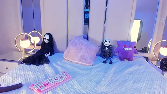 VesperVelvet online show from October 9, 8:51 pm