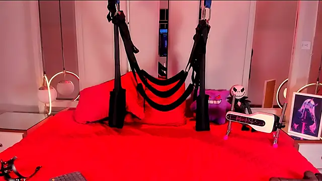 VesperVelvet online show from February 13, 8:49 pm