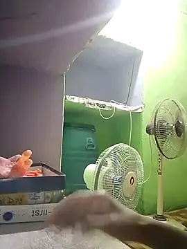 Snapshot of juhijaan2005 chatting on October 14, 5:14 pm juhijaan2005 online show from October 14, 5:14 pm