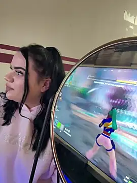 Snapshot of Shellybttn chatting on September 13, 2:00 am Shellybttn online show from September 13, 2:00 am