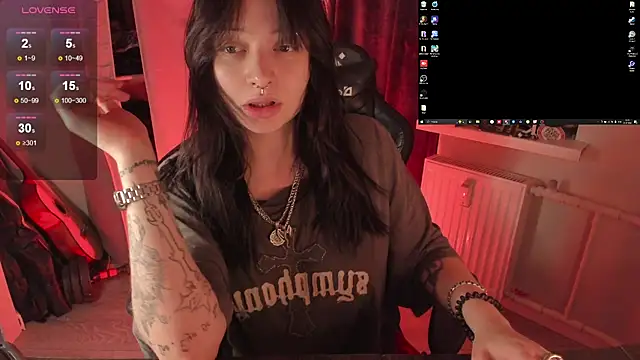 Snapshot of Melante chatting on July 24, 8:07 pm Melante online show from July 24, 8:07 pm