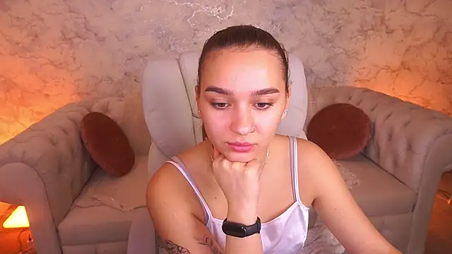 Snapshot of UrMuseOn chatting on November 3, 8:04 am UrMuseOn online show from November 3, 8:04 am