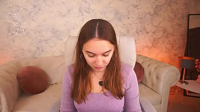 Snapshot of UrMuseOn chatting on November 19, 8:36 am UrMuseOn online show from November 19, 8:36 am