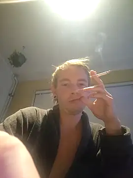 Snapshot of piercingpik chatting on December 22, 10:40 pm piercingpik online show from December 22, 10:40 pm