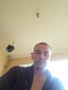 Snapshot of piercingpik chatting on January 10, 12:40 pm piercingpik online show from January 10, 12:40 pm