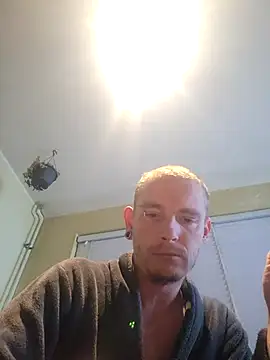 Snapshot of piercingpik chatting on January 14, 11:53 pm piercingpik online show from January 14, 11:53 pm