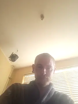 Snapshot of piercingpik chatting on February 2, 10:58 am piercingpik online show from February 2, 10:58 am