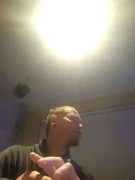 Snapshot of piercingpik chatting on February 7, 10:13 pm piercingpik online show from February 7, 10:13 pm