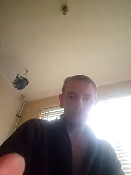 Snapshot of piercingpik chatting on February 27, 4:07 pm piercingpik online show from February 27, 4:07 pm