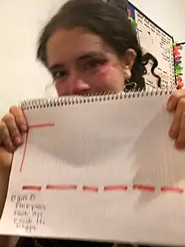 Snapshot of Lucy_YupiSweet chatting on November 2, 9:33 am Lucy YupiSweet online show from November 2, 9:33 am