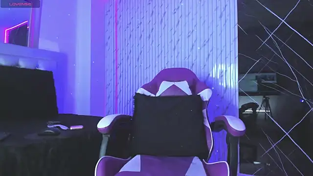 Snapshot of chloe_jacksonn chatting on October 22, 11:59 pm chloe jacksonn online show from October 22, 11:59 pm