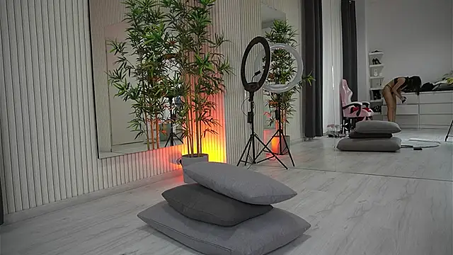 EmmaBlanco online show from October 9, 7:45 pm