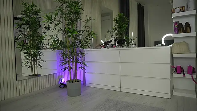 EmmaBlanco online show from April 1, 5:30 am