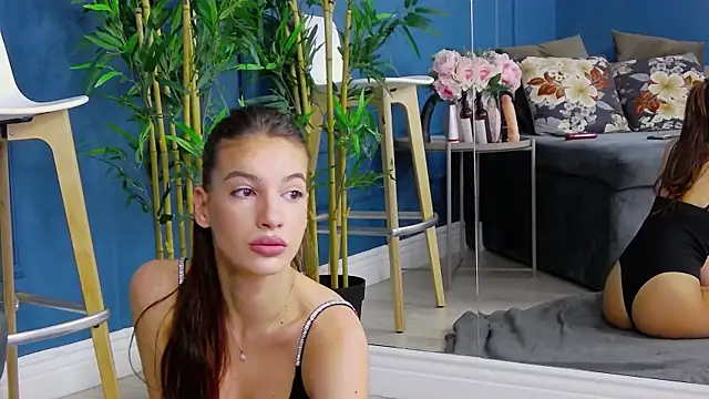 Snapshot of KimmDaviss chatting on October 25, 6:54 am KimmDaviss online show from October 25, 6:54 am