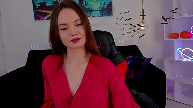 KiraHolli online show from October 28, 3:10 am