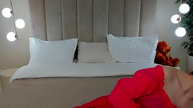 KiraHolli online show from November 23, 3:06 am