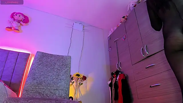 hot Dariana pantyhose online show from April 5, 1:52 pm