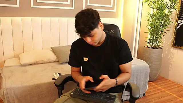 Ethan occonor online show from December 17, 12:22 pm