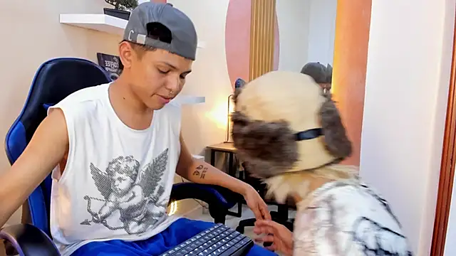 Enrrixxx  online show from October 16, 1:06 am