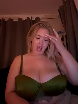 KaylaTrudi online show from September 21, 7:59 pm