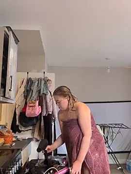 Snapshot of KaylaTrudi chatting on October 20, 8:48 am KaylaTrudi online show from October 20, 8:48 am